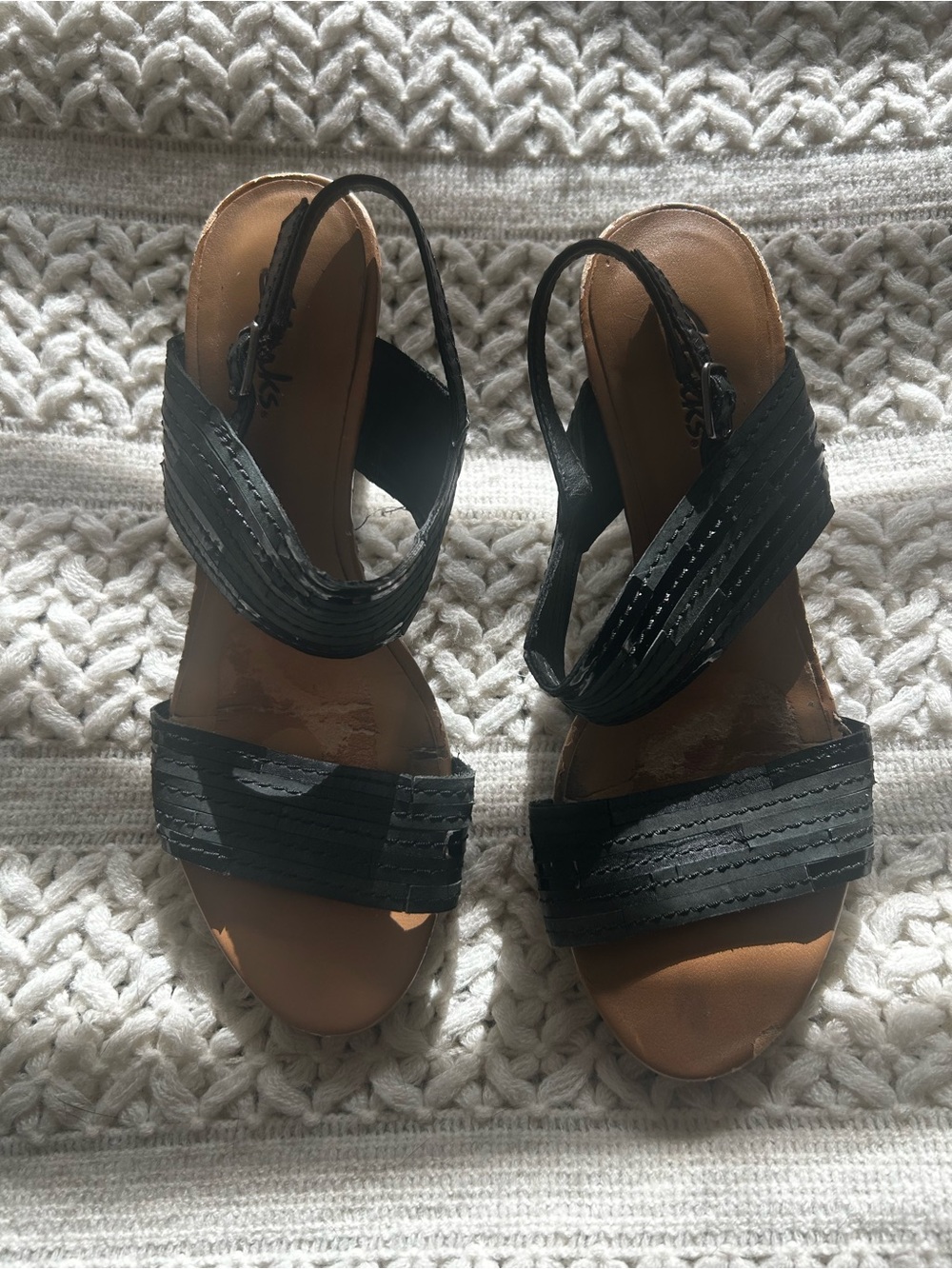 Women's Black Low Heel Sandals with Cross-Strap Design